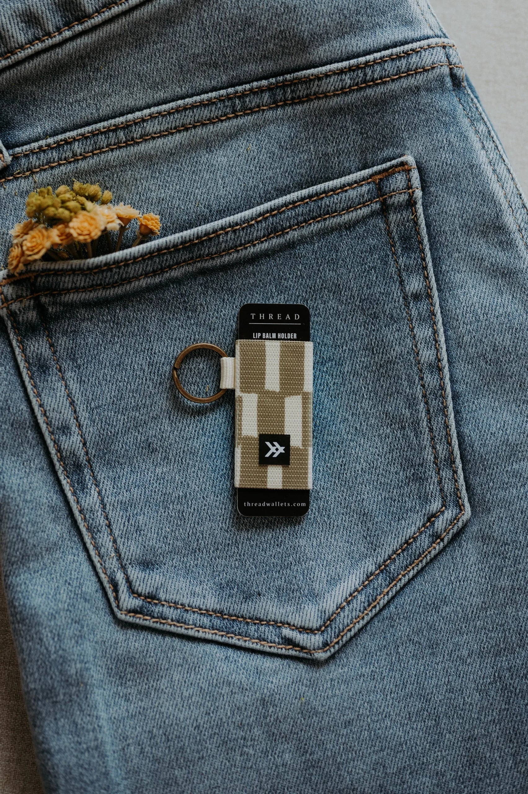 Thread Lip Balm Holder (Scout Cream/Green)