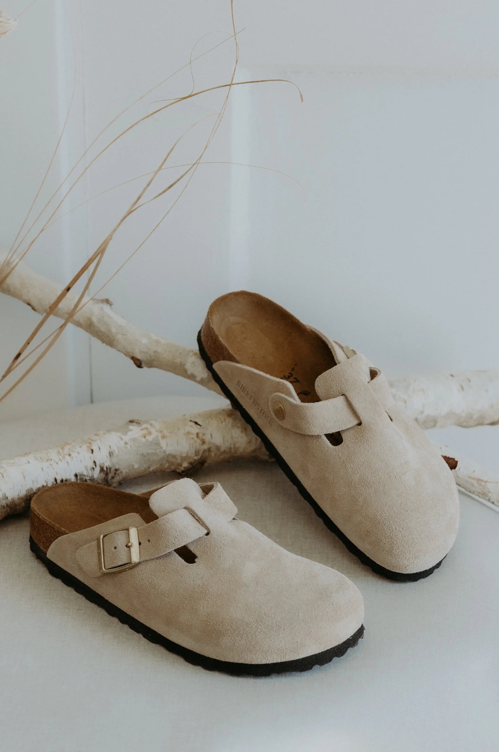 Birkenstocks Boston Suede Narrow Fit (Sandcastle)