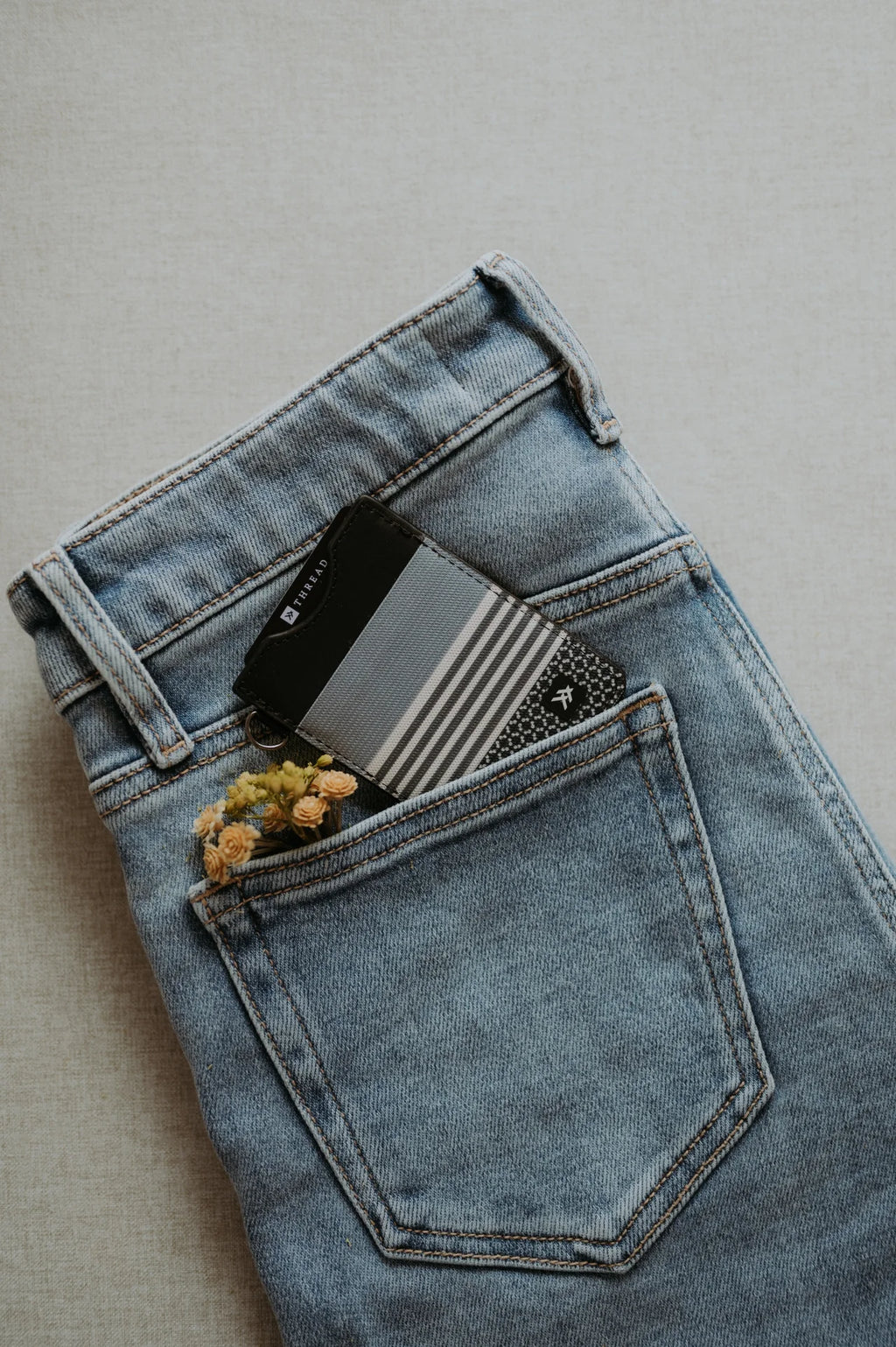 Thread Vertical Leather Wallet (Sanders Stone)