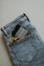 Thread Vertical Leather Wallet (Sanders Stone)