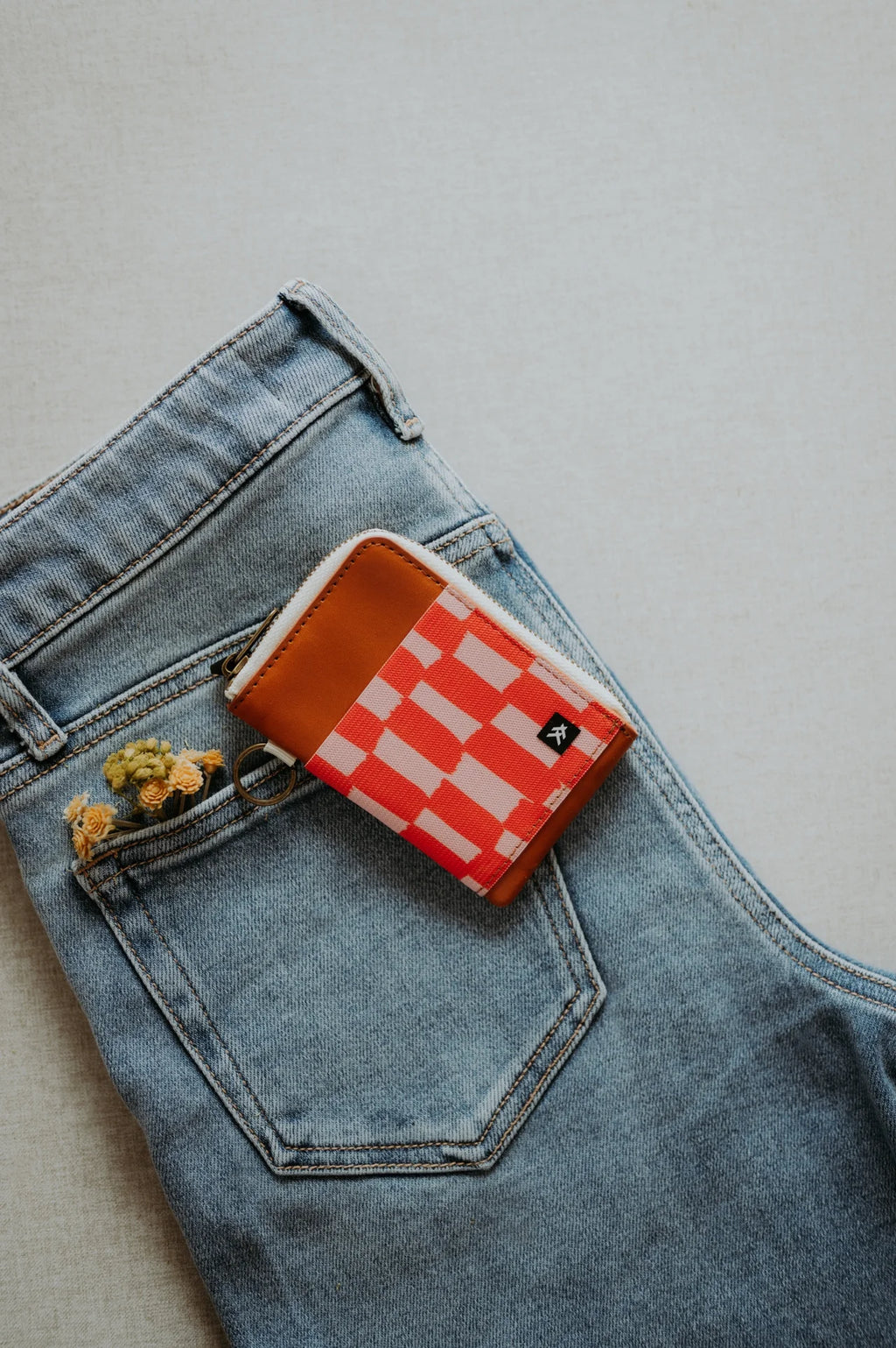 Thread Leather Zip Wallet (Scout Peach)