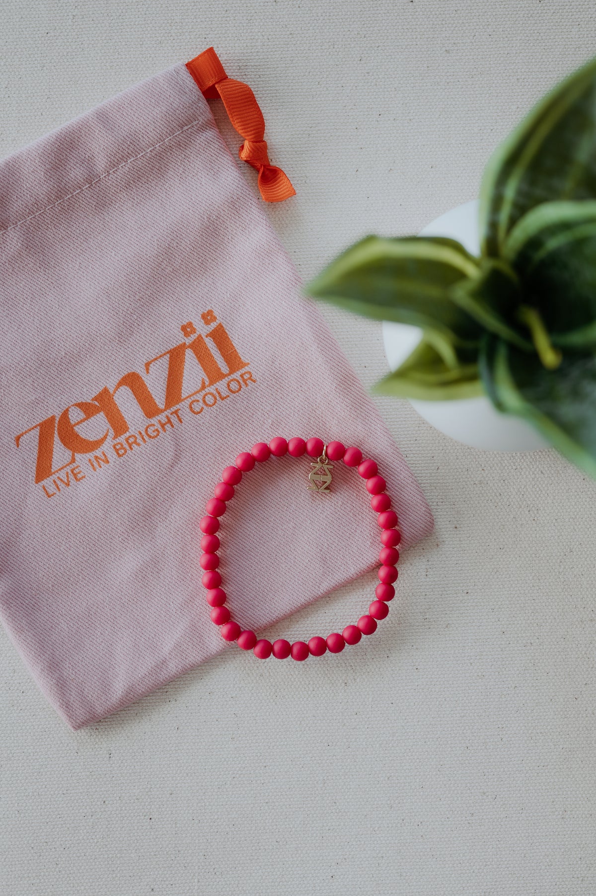 Zenzii Resin Beaded Bracelet Hot Pink