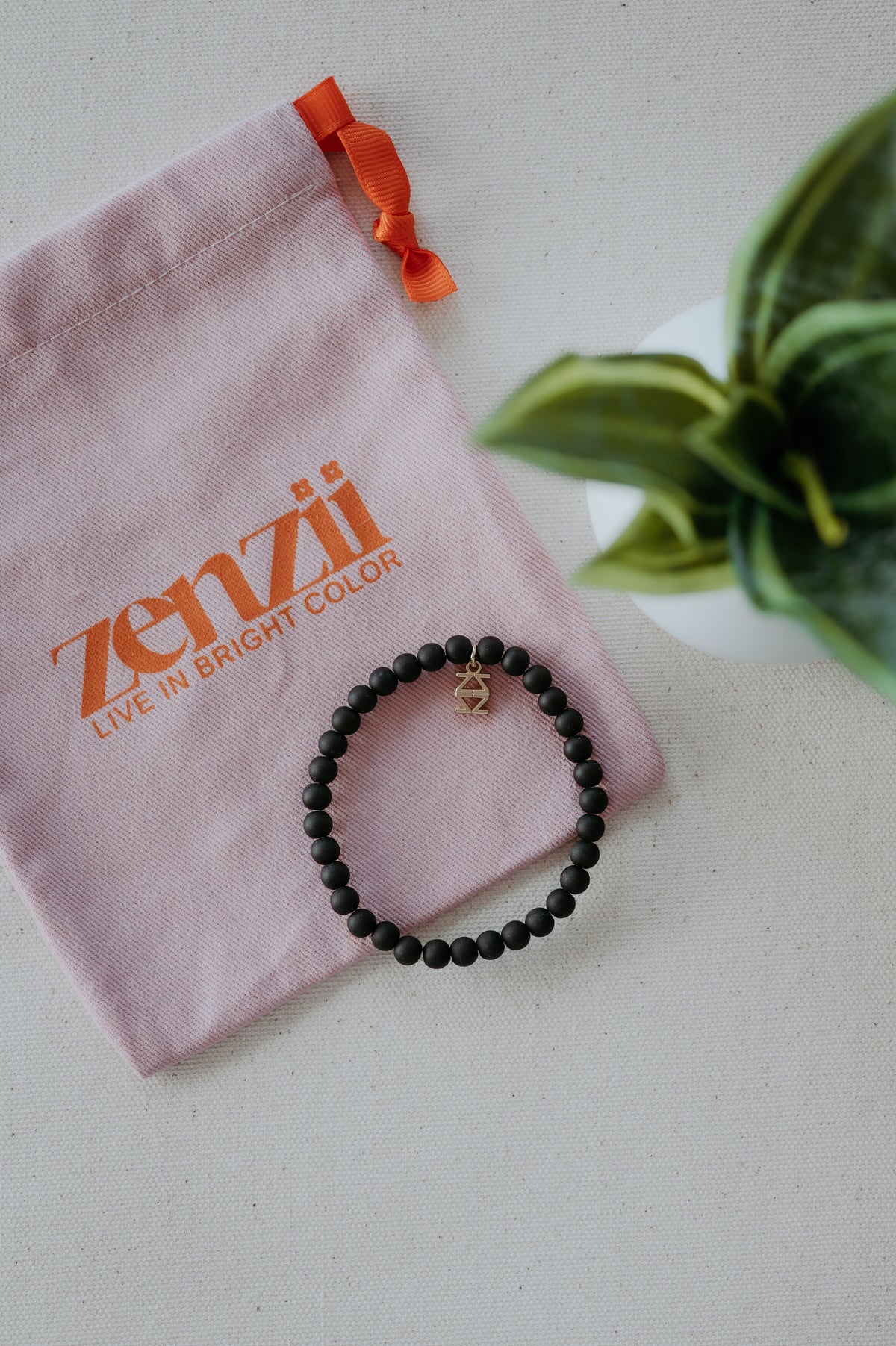 Zenzii Resin Beaded Bracelet Black