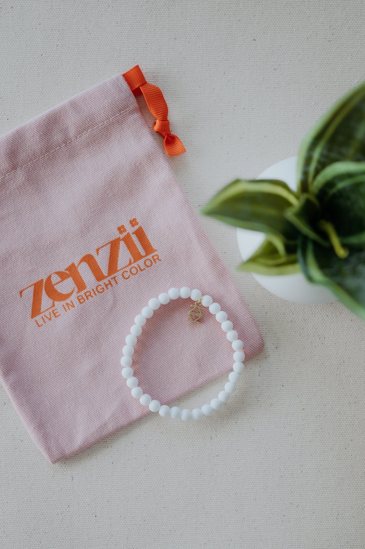 Zenzii Resin Beaded Bracelet White