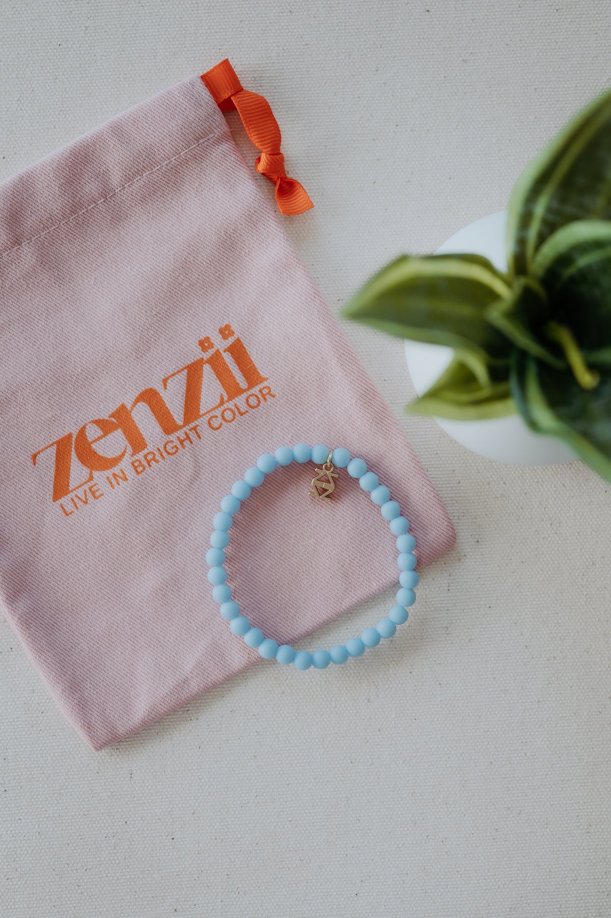 Zenzii Resin Beaded Bracelet Light Blue