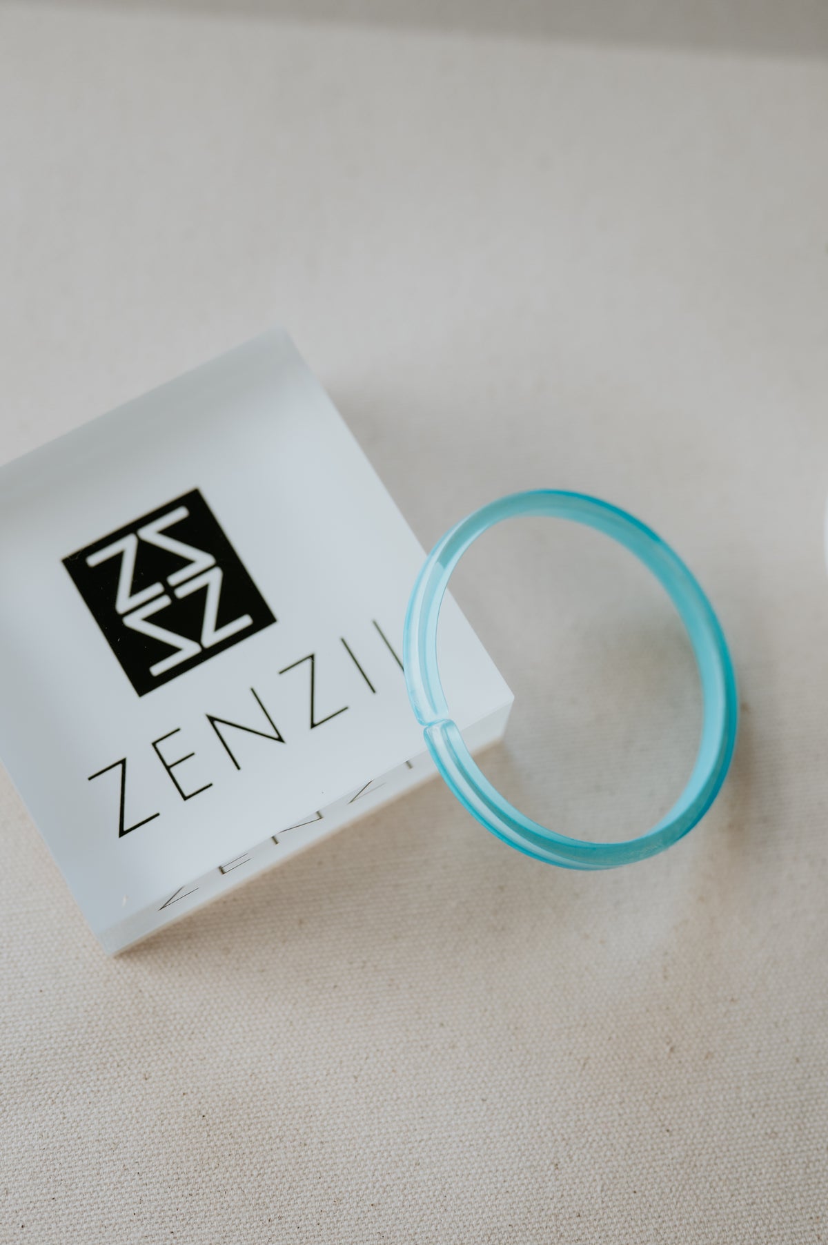 Zenzii Skinny Resin Bangle Bright Blue