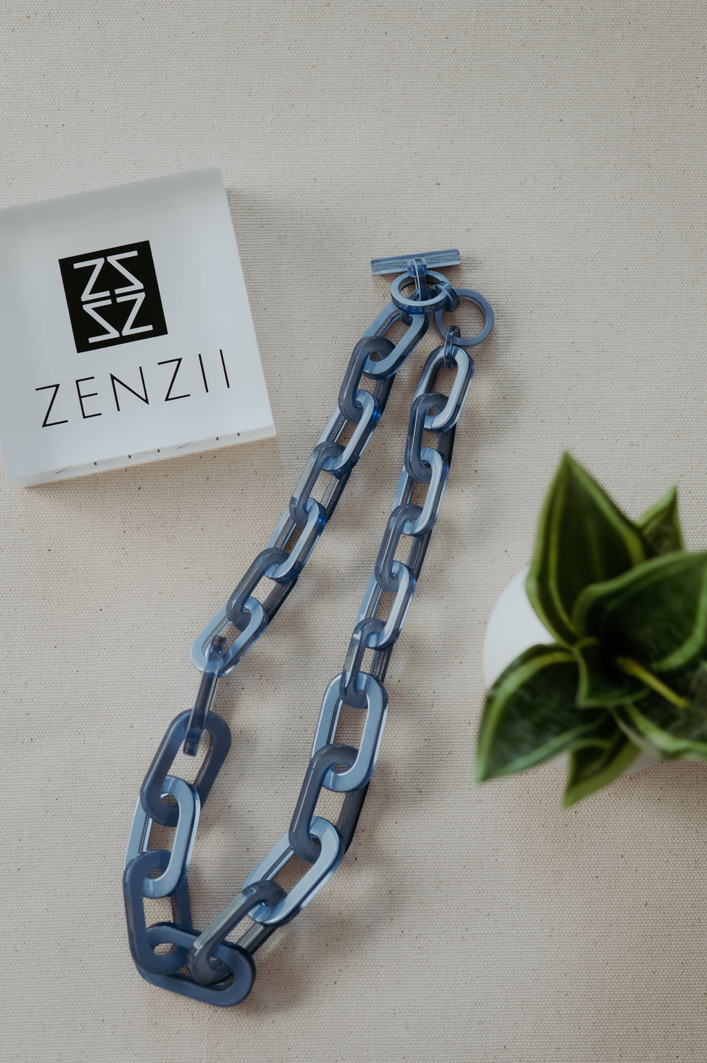 Zenzii Resin Cable Link Collar Necklace Light blue