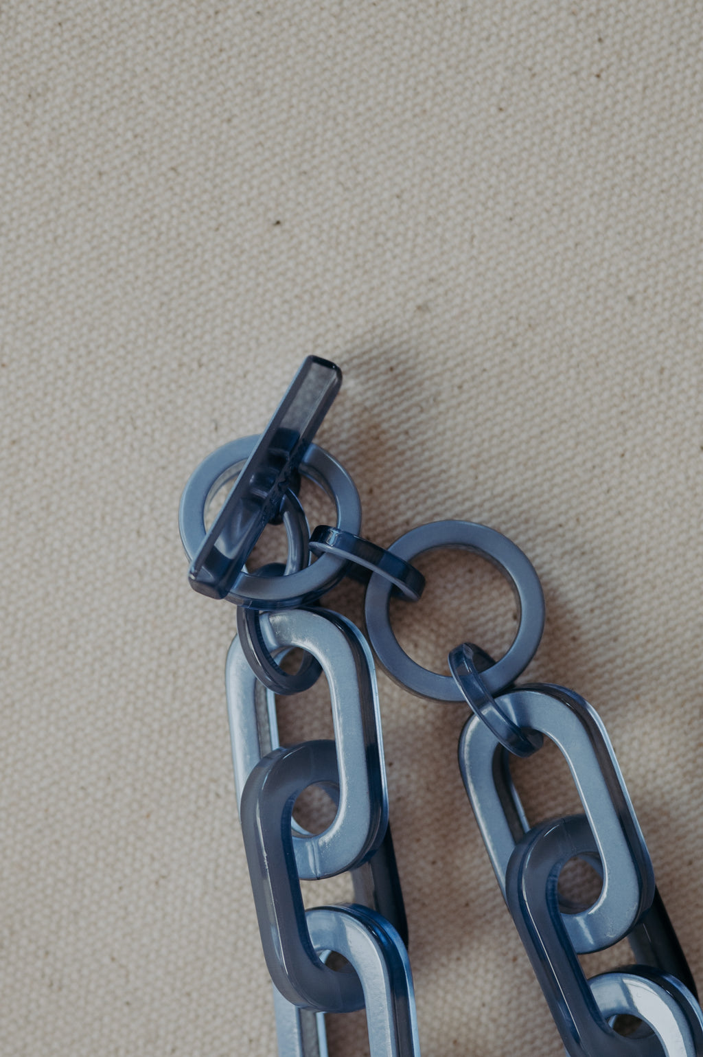 Zenzii Resin Cable Link Collar Necklace Light blue