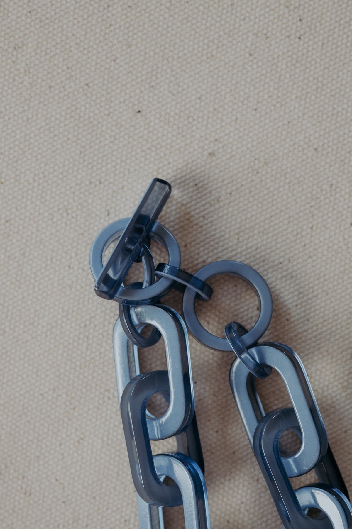 Zenzii Resin Cable Link Collar Necklace Light blue