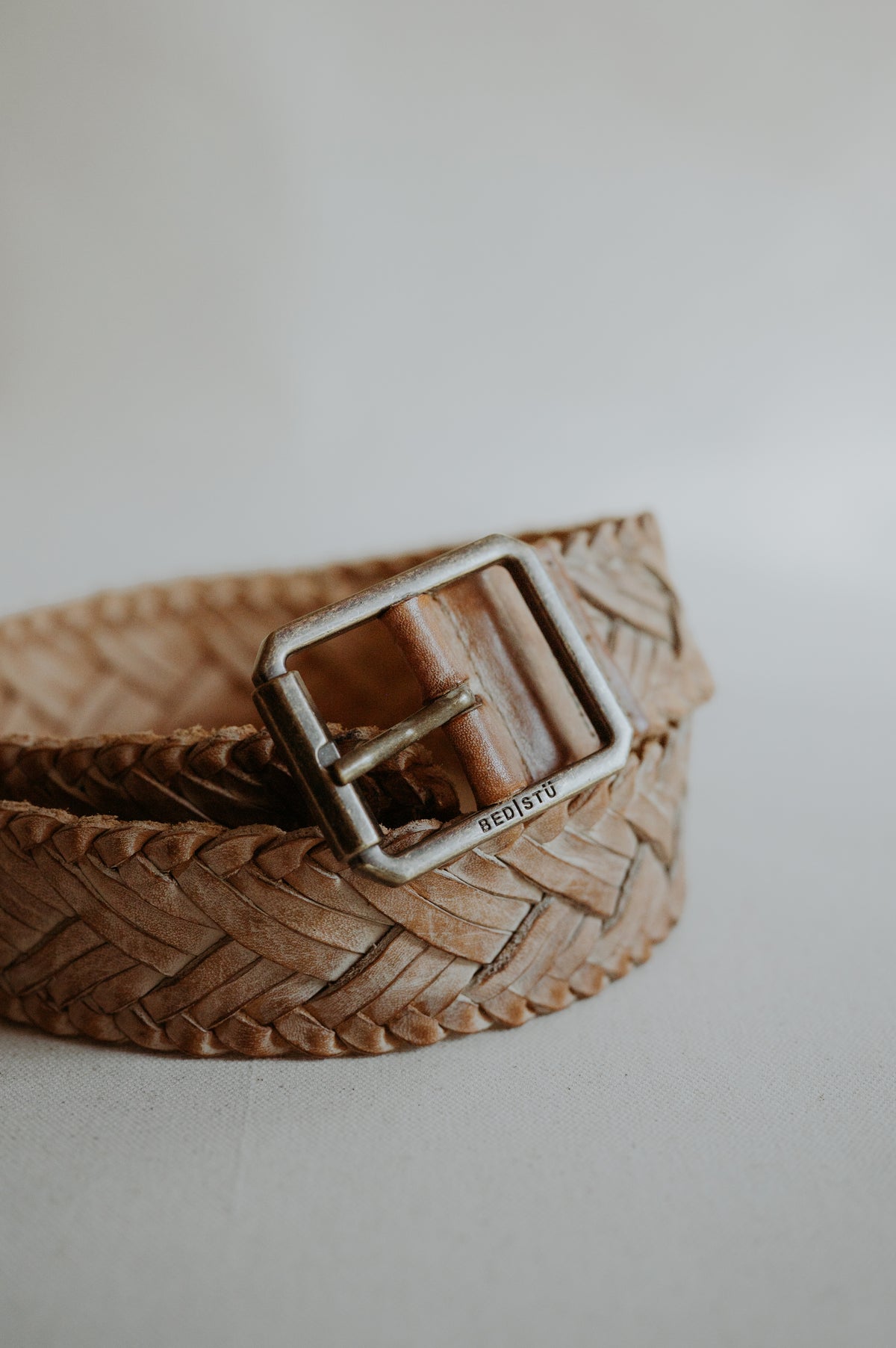 Bed|Stu Proem Tan Rustic White BFS Belt