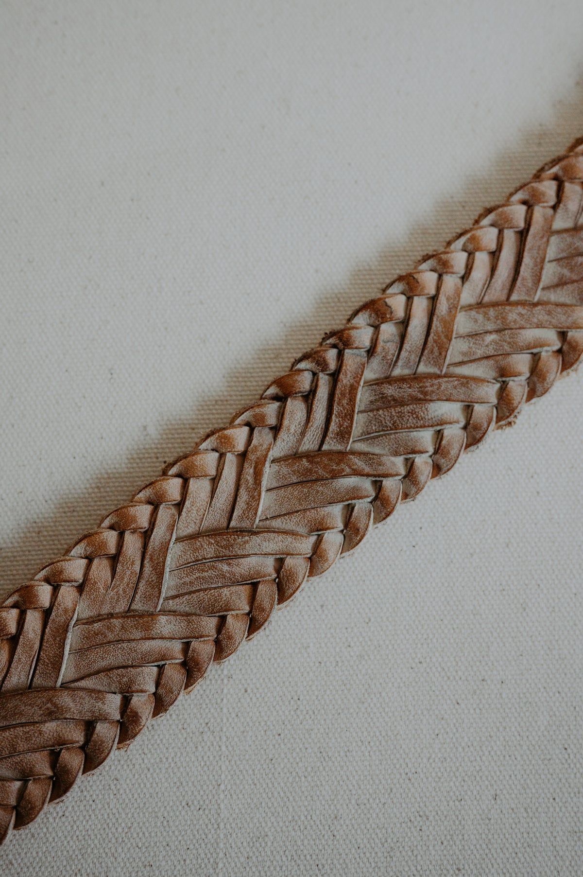 Bed|Stu Proem Tan Rustic White BFS Belt