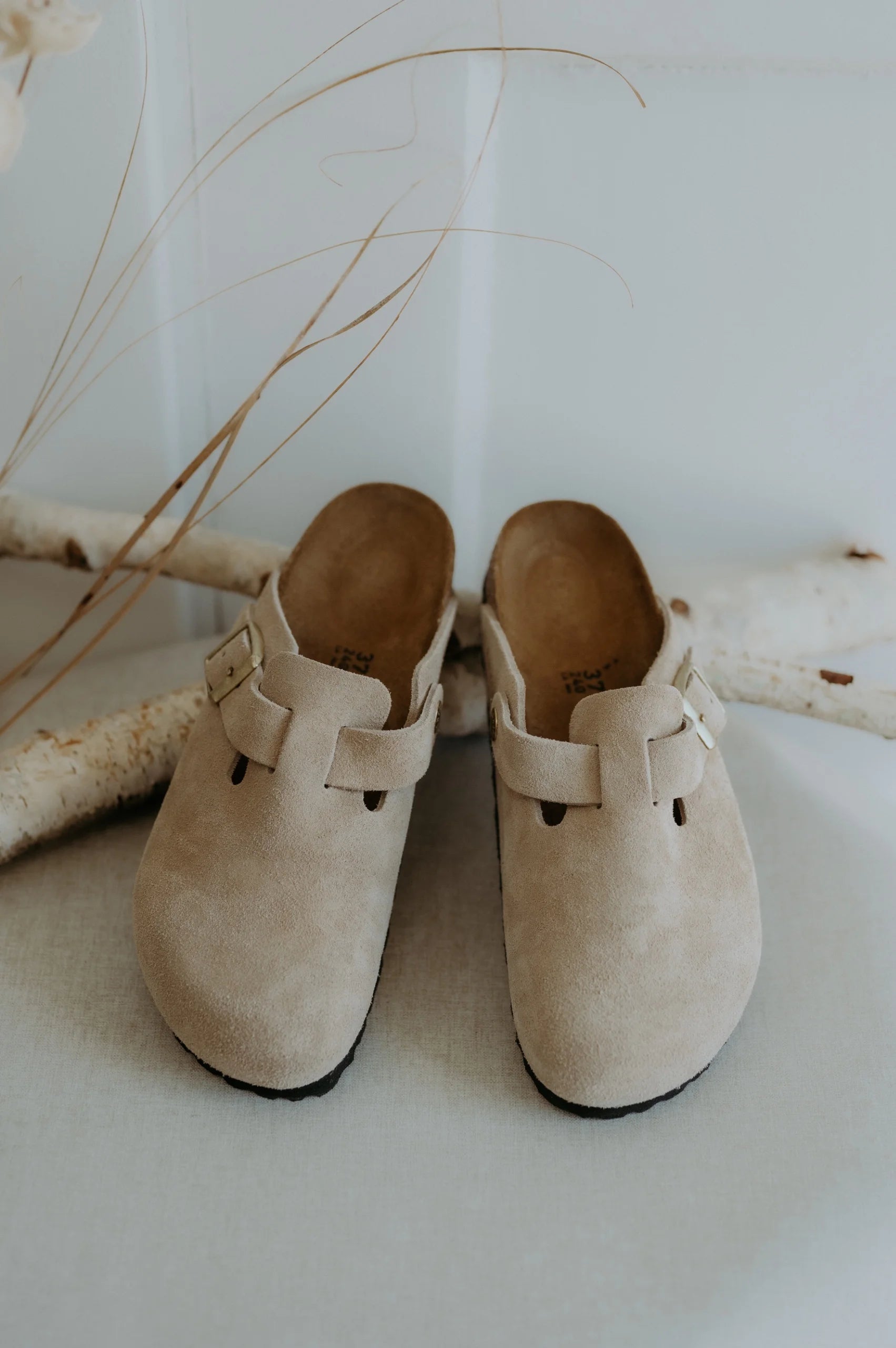 Birkenstocks Boston Suede Narrow Fit (Sandcastle)