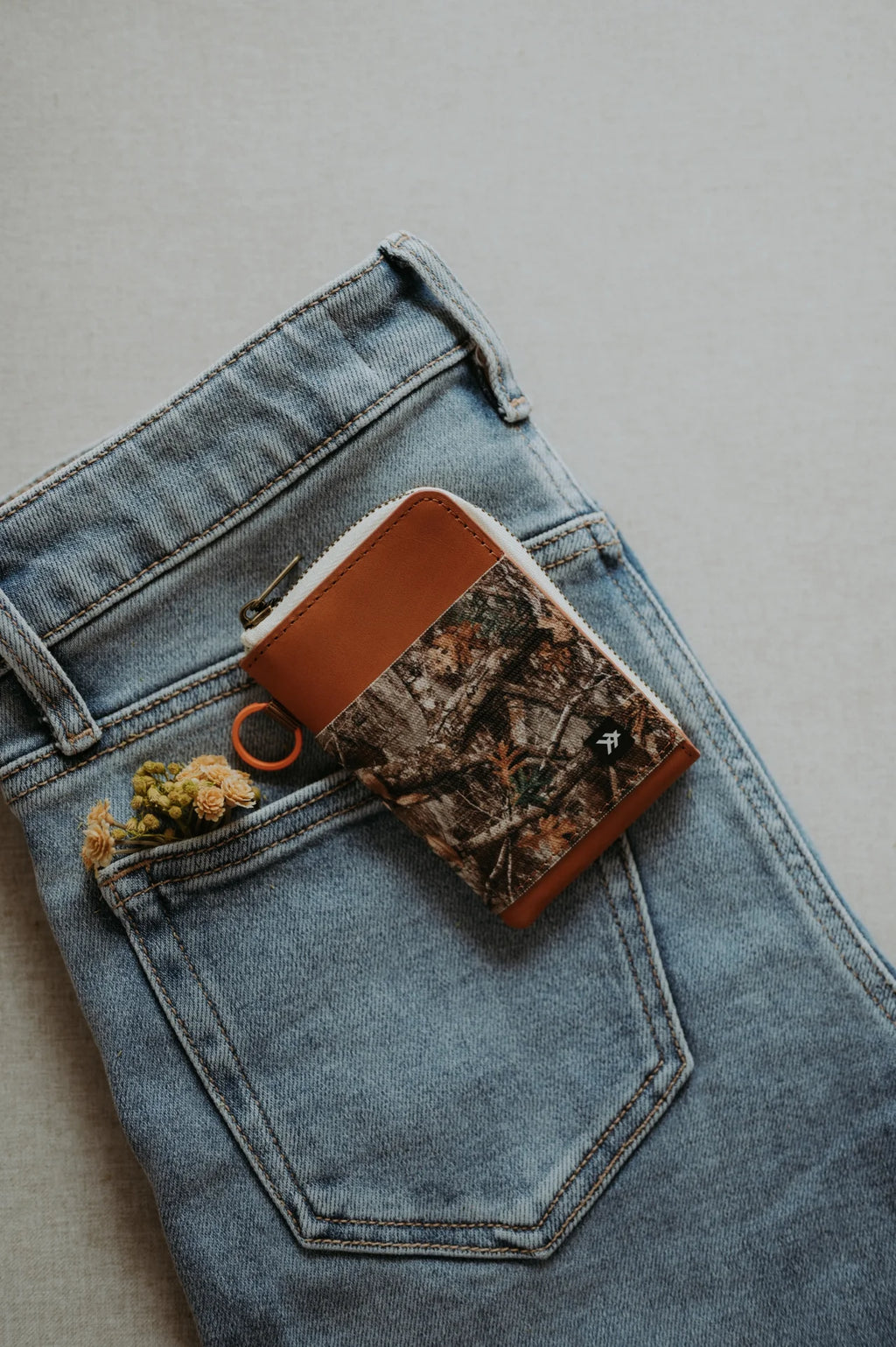 Thread Leather Zip Wallet (Realtree Edge Green/Brown Camo)