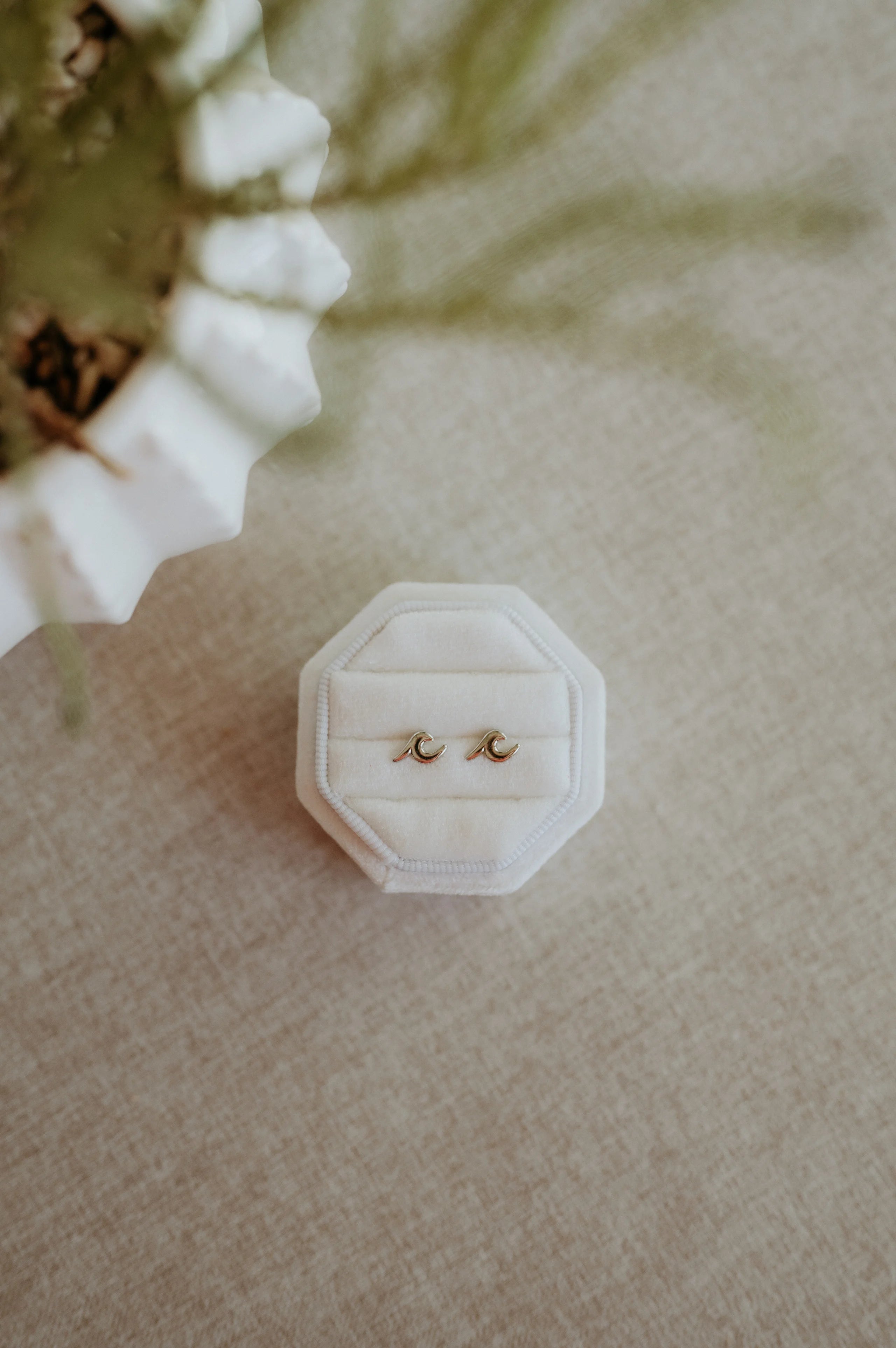 Puravida Wave Stud Earrings
